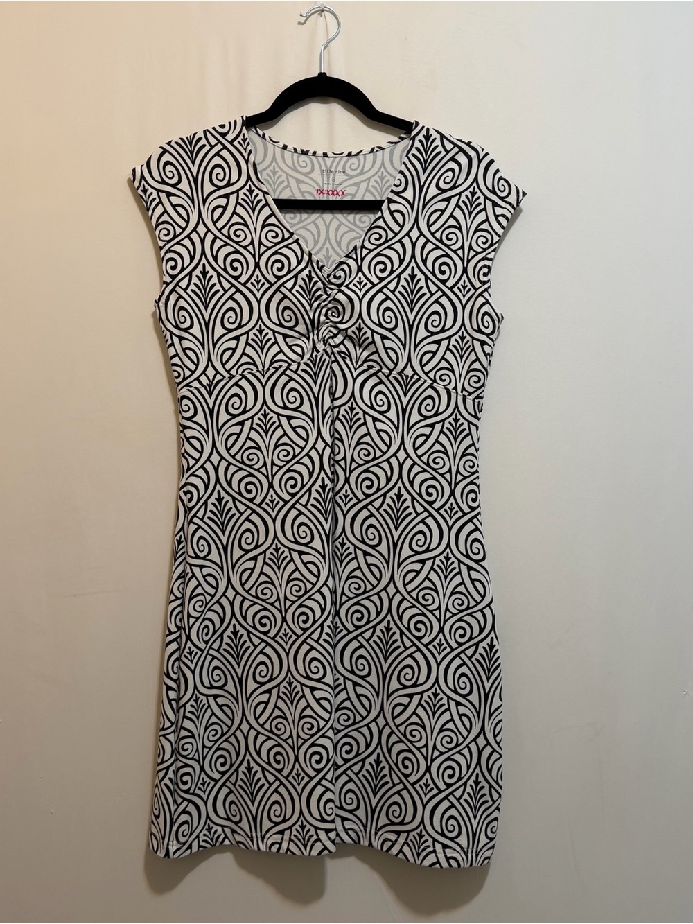 Title Nine Black & White Graphic Midi Dress Size S